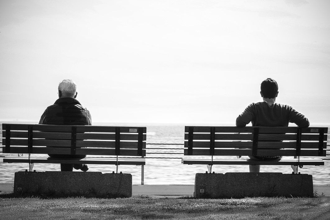 DNVB ET GRANDS GROUPES… (JE T'AIME MOI NON PLUS)